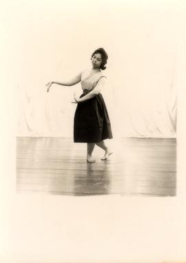 ภาพถ่าย ศรีกัญญา สารตายน ที่โรงเรียนผกาวลีนาฏดุริยางค์