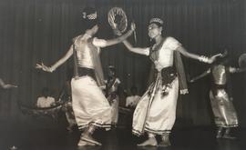 การแสดงของคณะนาฏศิลป์ไทย โรงเรียนผกาวลีนาฏดุริยางค์