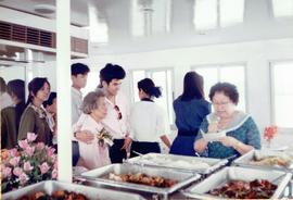 อ.ลัดดา และ เพื่อนนักเรียนเก่า เบญจมะราชาลัย