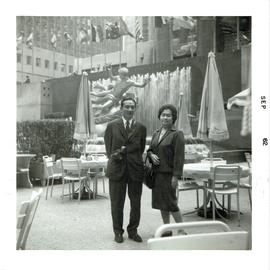 ภาพอาจารย์ประสิทธิ์ กับ อาจารย์ลัดดา ในต่างประเทศ