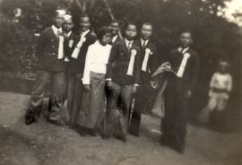 ภาพถ่าย คุณหญิงชิ้น ศิลปบรรเลง และ คณะนาฎศิลป์และดนตรีไทยจากกรมศิลปากร