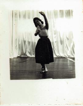 ภาพถ่าย ศรีกัญญา สารตายน ที่โรงเรียนผกาวลีนาฏดุริยางค์