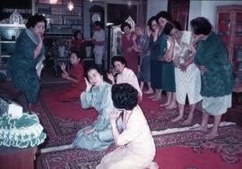 ภาพถ่ายอาจารย์ลัดดาและลูกศิษย์