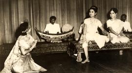 การแสดงของคณะนาฏศิลป์ไทย โรงเรียนผกาวลีนาฏดุริยางค์