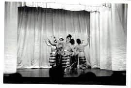 การแสดงของคณะนาฏศิลป์ไทย ผกาวลีนาฏดุริยางค์ ที่โรงละครบ้านบาตร