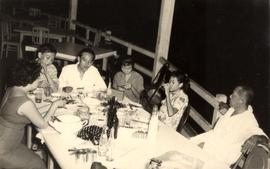 ภาพ อ.ประสิทธิ์ กับ อ.ลัดดา และครอบครัว