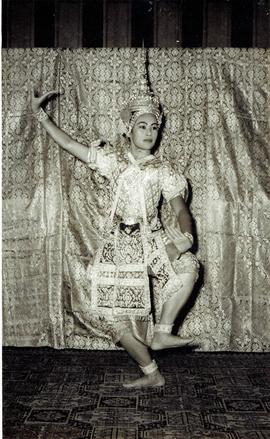 รำอวยพร มาลินี สาคริก