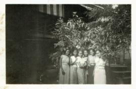 ภาพถ่าย อ.ลัดดา และ เพื่อนๆ