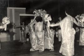 การแสดงนาฏศิลป์ไทย ของโรงเรียนผกาวลีฯ