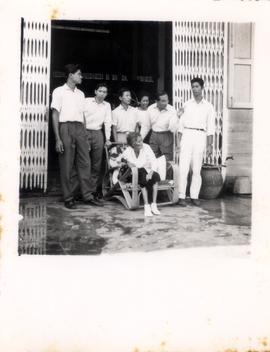 การเตรียมพาคุณย่าโชติ ประดิษฐไพเราะ ไปกราบนมัสการ หลวงพ่อสด วัดปากน้ำภาษีเจริญ โดยใช้วิธีให้คุณย่...