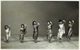 โรงเรียนผกาวลีนาฏดุริยางค์