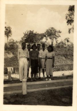 ภาพอาจารย์ประสิทธิ์ ศิลปบรรเลง และเพื่อนๆ ขณะศึกษาที่ประเทศญี่ปุ่น