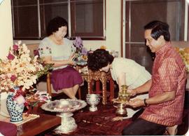 ที่บ้าน 56 สุขุมวิท 39 ลูกศิษย์มาอวยพร อ.ลัดดา ในวันเกิด