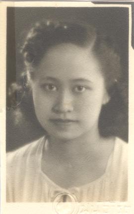 ภาพถ่ายอาจารย์ลัดดา (สารตายน) ศิลปบรรเลง ก่อนแต่งงาน