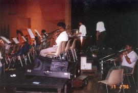 ภาพการอัดซีดีเพลง ชุด เสี่ยงเทียน ที่มหาวิทยาลัยหัวเฉียว