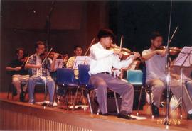 ภาพการอัดซีดีเพลง ชุด เสี่ยงเทียน ที่มหาวิทยาลัยหัวเฉียว