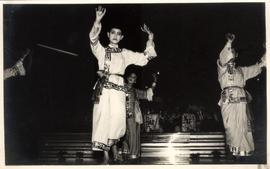 ภาพถ่าย สายสมร ฉ่ำมาลี แสดงระบำจีน