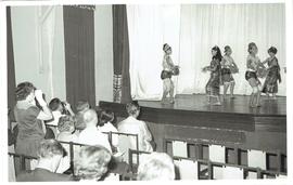 การแสดงของคณะนาฏศิลป์ไทย ผกาวลีนาฏดุริยางค์ ที่โรงละครบ้านบาตร