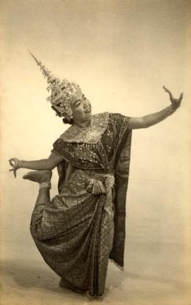 ภาพถ่าย เวสาตรี รุทระวนิช คณะผกาวลี