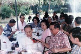 ภาพงานเลี้ยงแสดงความยินดีที่รับรางวัลศิลปินแห่งชาติ ที่บ้านพลเอก โชคชัย-วัลย์ดา หงส์ทอง