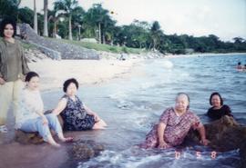 ภาพถ่าย อ.ลัดดา และ ครอบครัว ที่หาดจอมเทียน