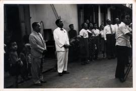 สันนิฐานว่าเป็นภาพเปิดป้ายชื่อโรงเรียนผกาวลีนาฏดุริยางค์