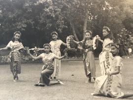 การแสดงของคณะนาฏศิลป์ไทย โรงเรียนผกาวลีนาฏดุริยางค์