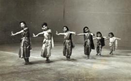 โรงเรียนผกาวลีนาฏดุริยางค์