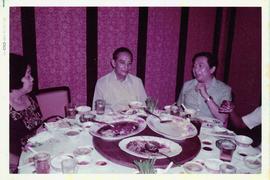 รับประทานอาหารที่ร้านอาหารจีนปากซอย 24