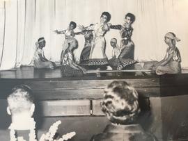 การแสดงของคณะนาฏศิลป์ไทย โรงเรียนผกาวลีนาฏดุริยางค์