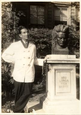 ภาพอาจารย์ประสิทธิ์ ศิลปบรรเลง ขณะศึกษาที่ประเทศญี่ปุ่น