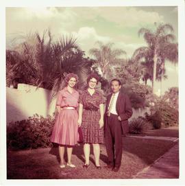 อ.ประสิทธิ์ ศิลปบรรเลง กับ ชาวต่างชาติ