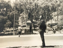 ภาพอาจารย์ประสิทธิ์ ศิลปบรรเลง ที่ต่างประเทศ