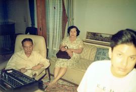 ภาพอาจารย์ประสิทธิ์ กับ อาจารย์ลัดดา พักผ่อนที่บ้าน อ.กุลธร