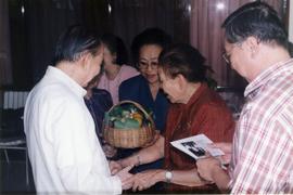 ภาพงานเลี้ยงแสดงความยินดีที่รับรางวัลศิลปินแห่งชาติ ที่บ้านพลเอก โชคชัย-วัลย์ดา หงส์ทอง