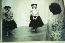 การฝึกซ้อมนาฏศิลป์ที่โรงเรียนผกาวลีนาฏดุริยางค์