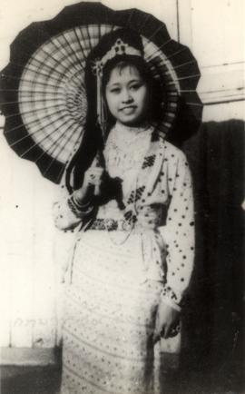 ภาพถ่ายอาจารย์ลัดดา (สารตายน) ศิลปบรรเลง