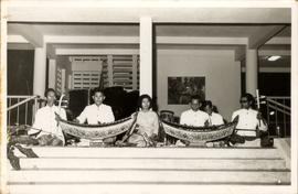 การแสดงของคณะนาฏศิลป์ไทย โรงเรียนผกาวลีนาฏดุริยางค์