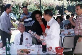 ภาพงานเลี้ยงแสดงความยินดีที่รับรางวัลศิลปินแห่งชาติ ที่บ้านพลเอก โชคชัย-วัลย์ดา หงส์ทอง