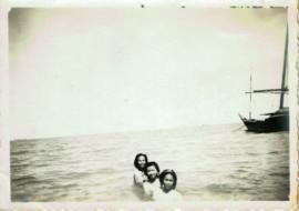 ภาพถ่ายเพื่อนของอาจารย์ลัดดา