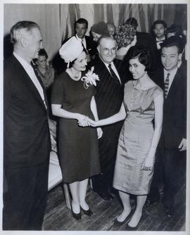 นาฏศิลป์และนักดนตรีไทยของโรงเรียนผกาวลีนาฏดุริยางค์ ออกแสดงต่างประเทศต่างๆ