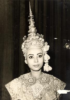 รำอวยพร แน่งน้อย กลั่นเจริญ(ตัวนาง)