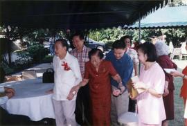 ภาพงานเลี้ยงแสดงความยินดีที่รับรางวัลศิลปินแห่งชาติ ที่บ้านพลเอก โชคชัย-วัลย์ดา หงส์ทอง