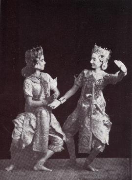 คณะละครผกาวลี