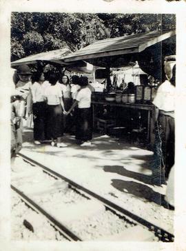 ตลาดสถานีรถไฟแม่กลอง(ตลาดร่มหุบ)