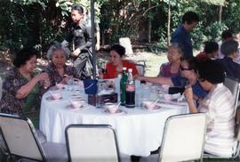 ภาพงานเลี้ยงแสดงความยินดีที่รับรางวัลศิลปินแห่งชาติ ที่บ้านพลเอก โชคชัย-วัลย์ดา หงส์ทอง