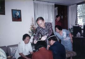 ภาพถ่าย บรรเลง สาคริก อ.ประสิทธิ์ และ อ.ลัดดา ที่งานแต่งงานของสันติเทพ ณ บ้านของ อ.ประสิทธิ์-อ.ลัดดา