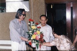 ภาพงานเลี้ยงแสดงความยินดีที่รับรางวัลศิลปินแห่งชาติ ที่บ้านพลเอก โชคชัย-วัลย์ดา หงส์ทอง