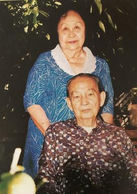 ภาพถ่ายอาจารย์ประสิทธิ์กับอาจารย์ลัดดา ศิลปบรรเลง เมื่อยามสูงวัย