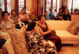 ภาพถ่ายอาจารย์ลัดดา (สารตายน) ศิลปบรรเลง ที่บ้านคุณอัปสร